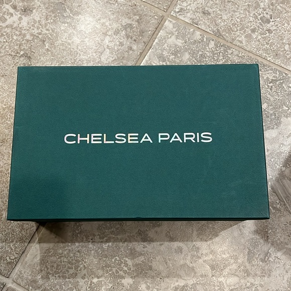 Chelsea Paris Orchid Pink Strappy Heels, Size 39 Retail $595 New in Box - Picture 3 of 9